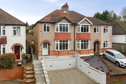 Semidetached House in Tadworth, Surrey