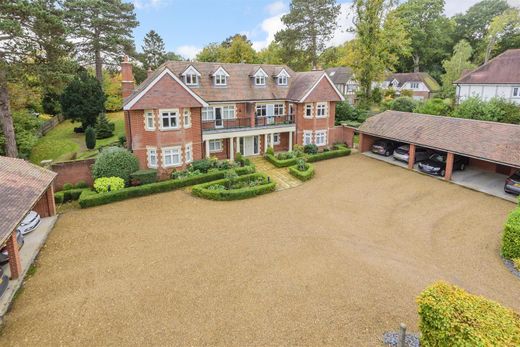 Apartment in Kingswood, Surrey