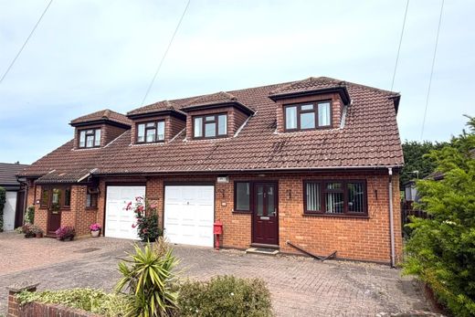 Detached House in Tadworth, Surrey