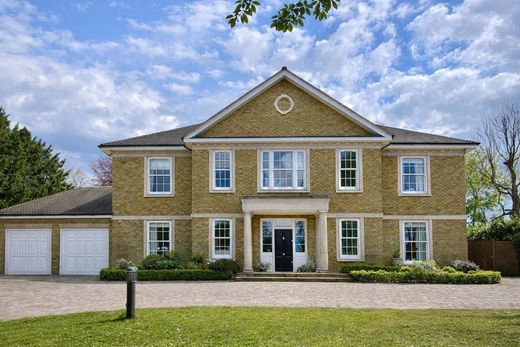 Detached House in Kingswood, Surrey