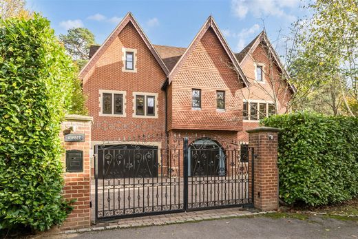 Μονοκατοικία σε Kingswood, Surrey