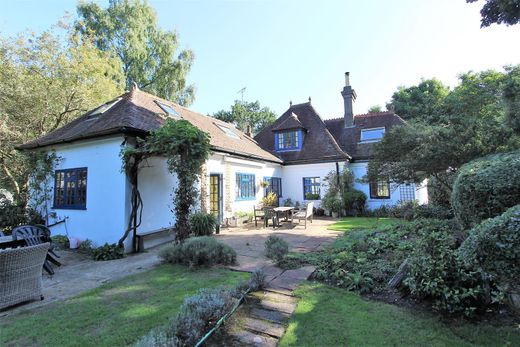 Detached House in Chipstead, Surrey