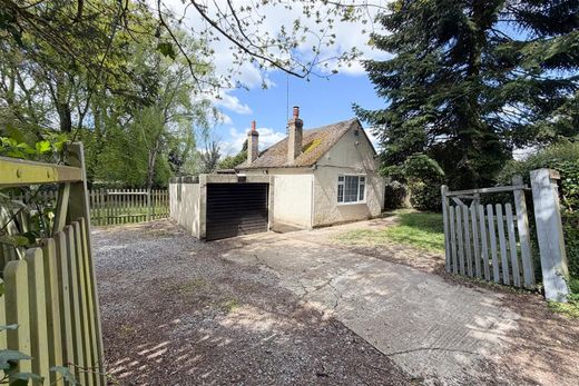 Detached House in Tadworth, Surrey