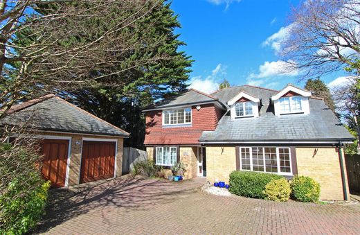 Detached House in Banstead, Surrey