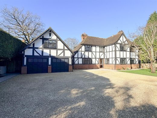 Casa Unifamiliare a Tadworth, Surrey