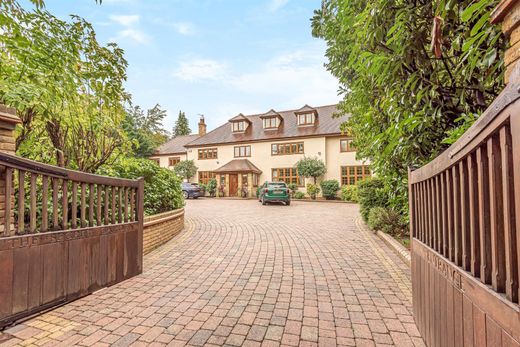 Detached House in Kingswood, Surrey