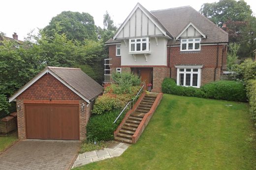 Detached House in Kingswood, Surrey