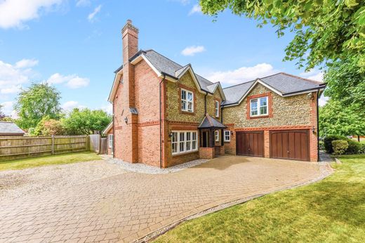 Detached House in Coulsdon, Greater London