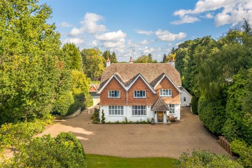 Dom jednorodzinny w Kingswood, Surrey