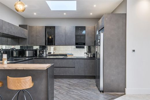 Vrijstaand huis in Tadworth, Surrey