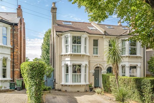 Semidetached House in London Borough of Sutton, Greater London