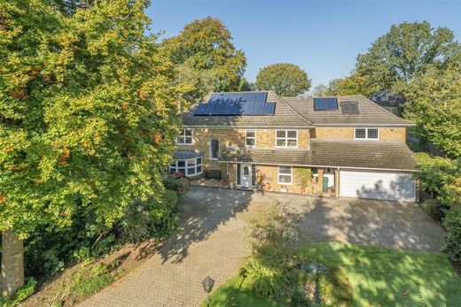 Detached House in Walton on the Hill, Surrey