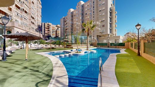 Apartment / Etagenwohnung in Alicante, Provinz Valencia