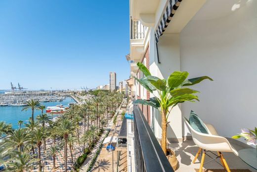 Apartment / Etagenwohnung in Alicante, Provinz Valencia