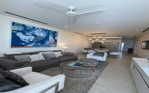 Apartment in Paradise Island, New Providence District
