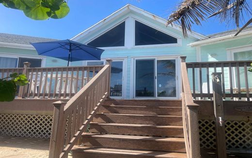 Luxury home in Clarence Town, Long Island