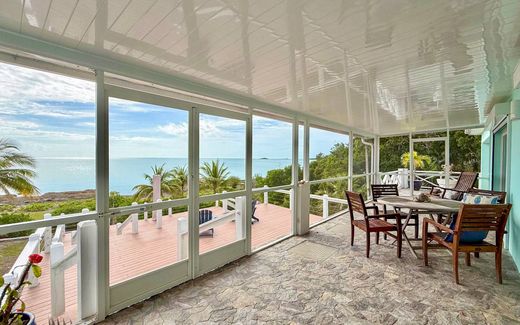 Luxury home in North Palmetto Point, Central Eleuthera District