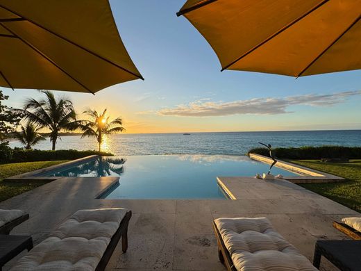 Luxury home in Old Fort Bay, New Providence District