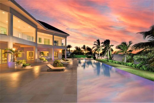 Luxury home in Paradise Island, New Providence District