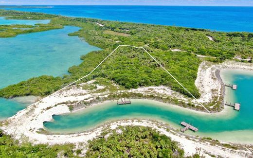 Teren w Savannah Sound, Central Eleuthera District