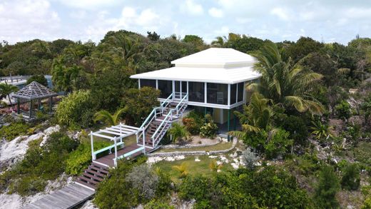 Luxury home in Hope Town
