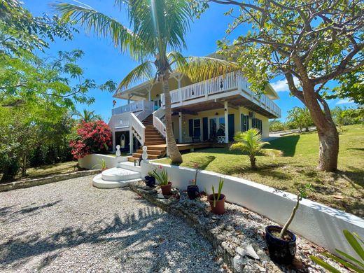 Luxury home in Hope Town
