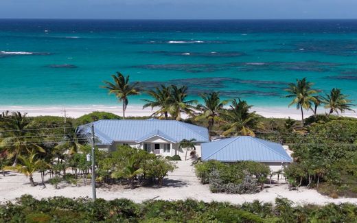 Luxury home in Port Howe, Cat Island
