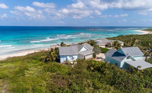 Luxury home in Clarence Town, Long Island