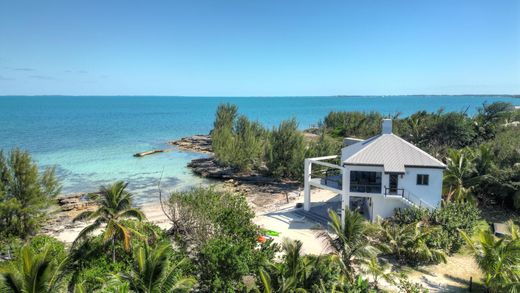 Luxury home in Marsh Harbour, Central Abaco District