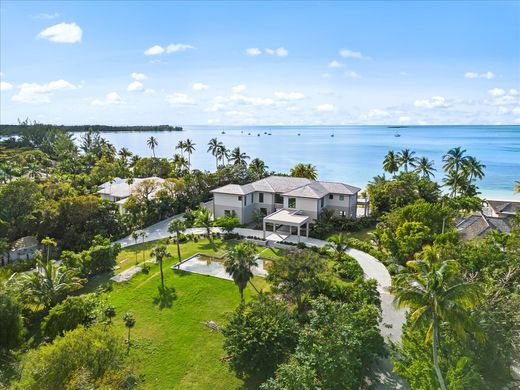 Luxury home in Lyford Cay, New Providence District
