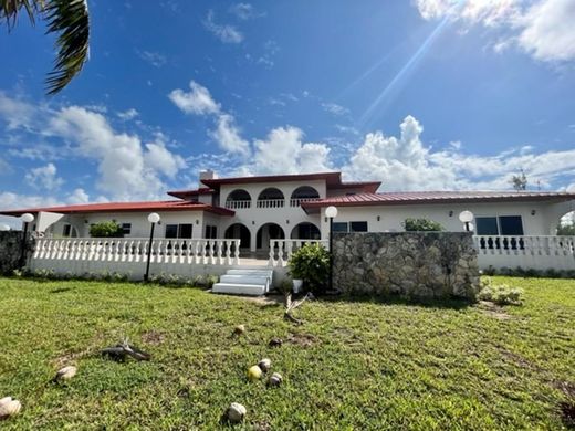 Luxury home in Lucaya, City of Freeport District