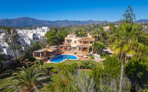 Villa in New Golden Mile, Malaga