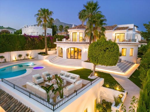 Villa in Nueva Andalucia, Malaga