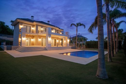 Villa in Los Flamingos, Malaga