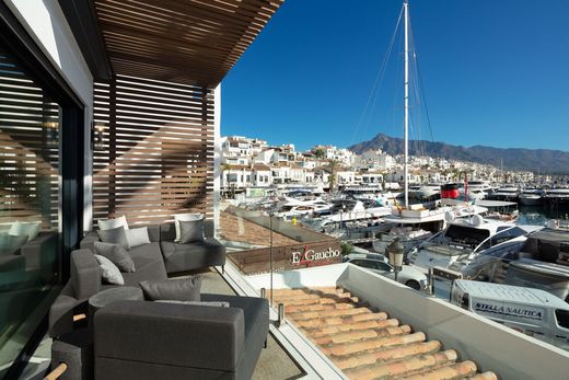 Apartment / Etagenwohnung in Puerto Banús, Málaga