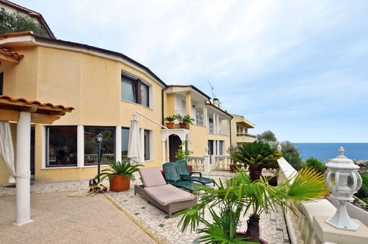 Villa in Roquebrune-Cap-Martin, Alpes-Maritimes