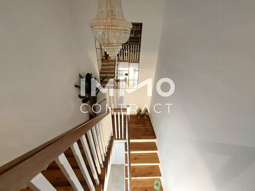 Villa zu verkaufen in Neubau