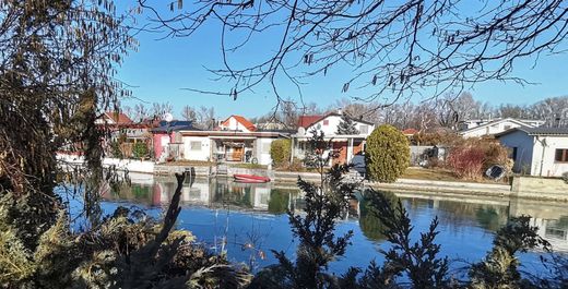 Ebreichsdorf, Politischer Bezirk Badenの土地