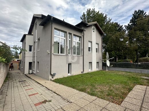 Luxe woning in Maria Enzersdorf, Politischer Bezirk Mödling