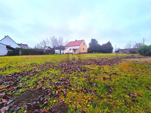 Land in Pottendorf, Politischer Bezirk Baden