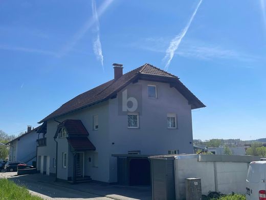 Luxury home in Wallern an der Trattnach, Politischer Bezirk Grieskirchen