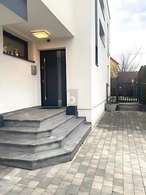 Luxury home in Traun, Politischer Bezirk Linz-Land