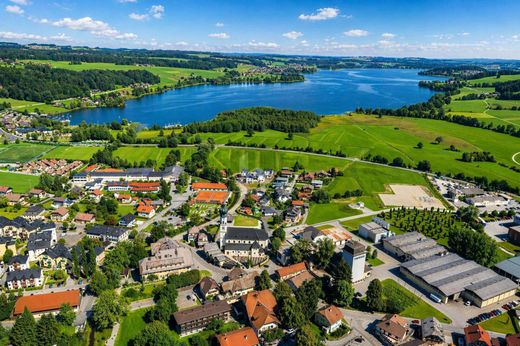 Luxury home in Perwang am Grabensee, Politischer Bezirk Braunau am Inn