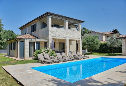 Villa a Parenzo, Grad Poreč