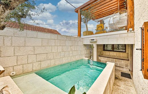 Luxury home in Okrug Gornji, Okrug