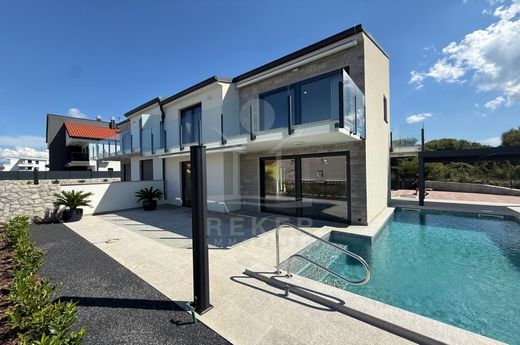 Luxury home in Malinska, Malinska-Dubašnica