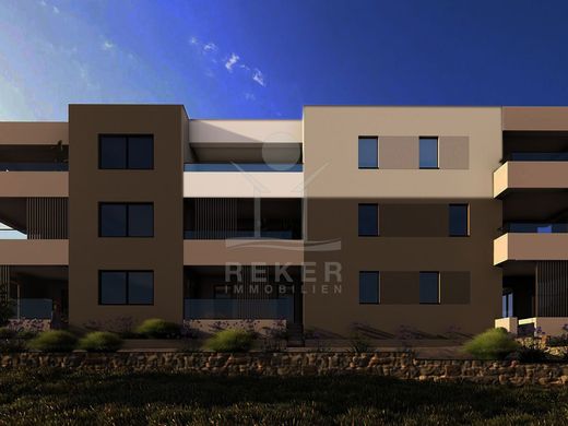 Apartment / Etagenwohnung in Vodice, Sibenik-Knin