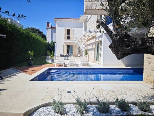 Villa a Parenzo, Grad Poreč