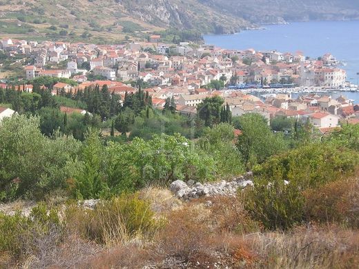 Grond in Komiža, Town of Komiža