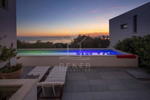 Willa w Makarska, Town of Makarska